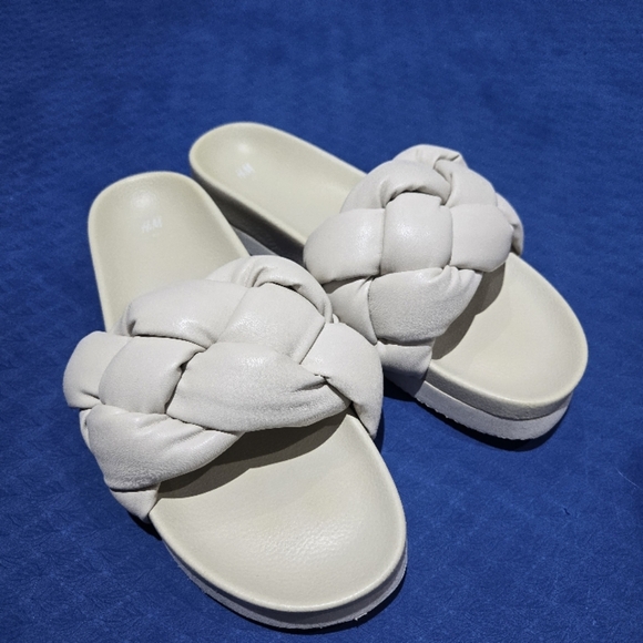 H&M Cream Shoes - Picture 5 of 5